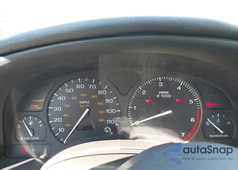 2002 Saturn S-Series Sl1 z USA, uszkodzony, nr VIN 1G8ZH54892Z207475